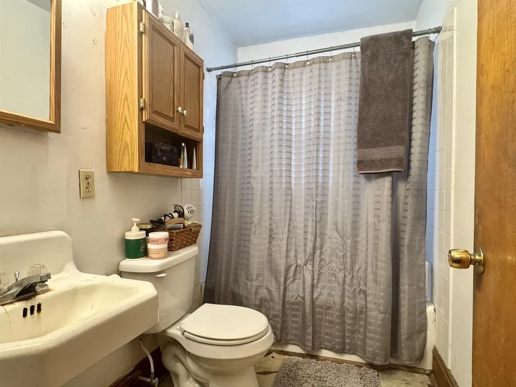 206 Bank Street E Bridgewater VA 22812