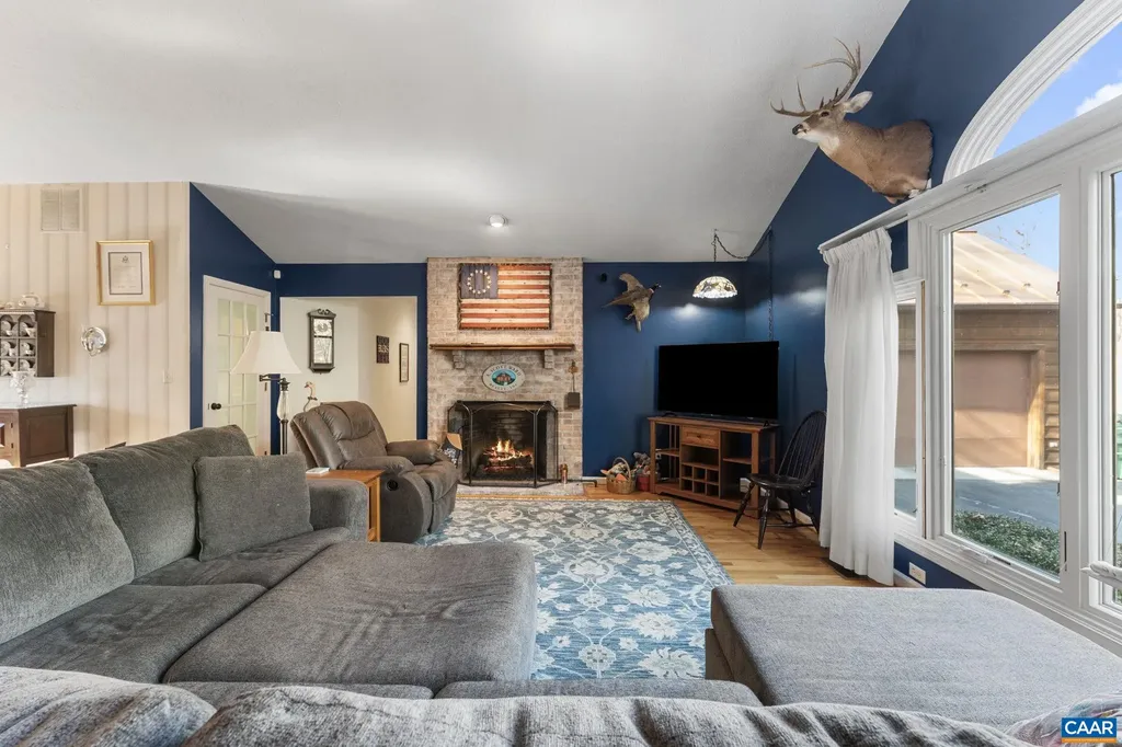 669 James River Road Scottsville VA 24590