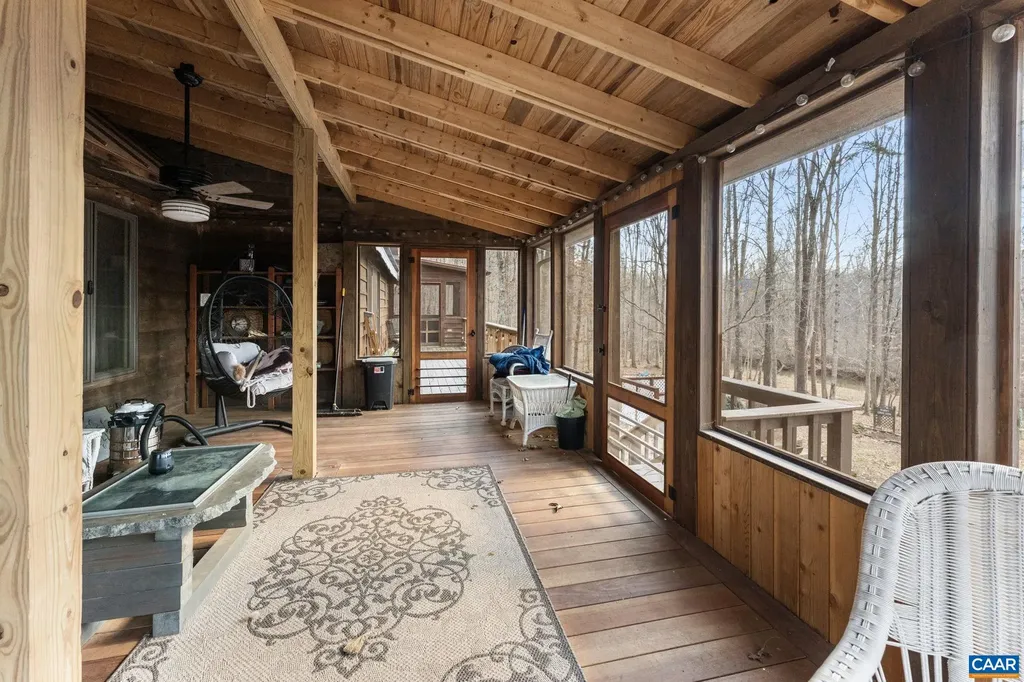 669 James River Road Scottsville VA 24590