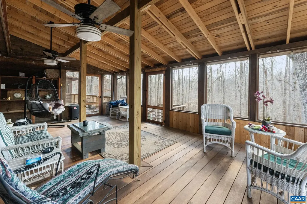 669 James River Road Scottsville VA 24590