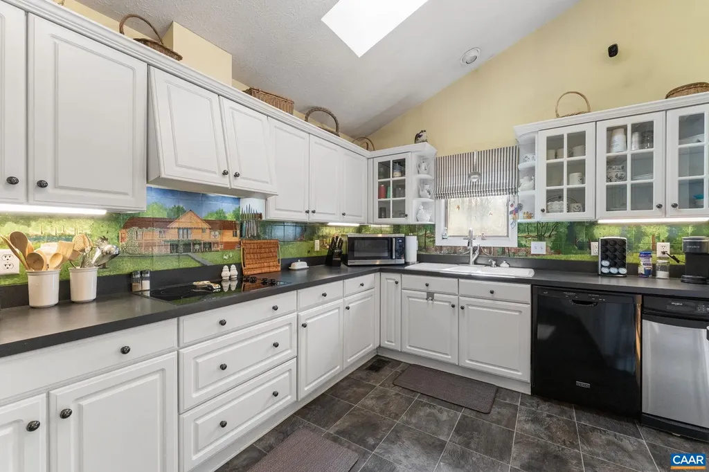 669 James River Road Scottsville VA 24590