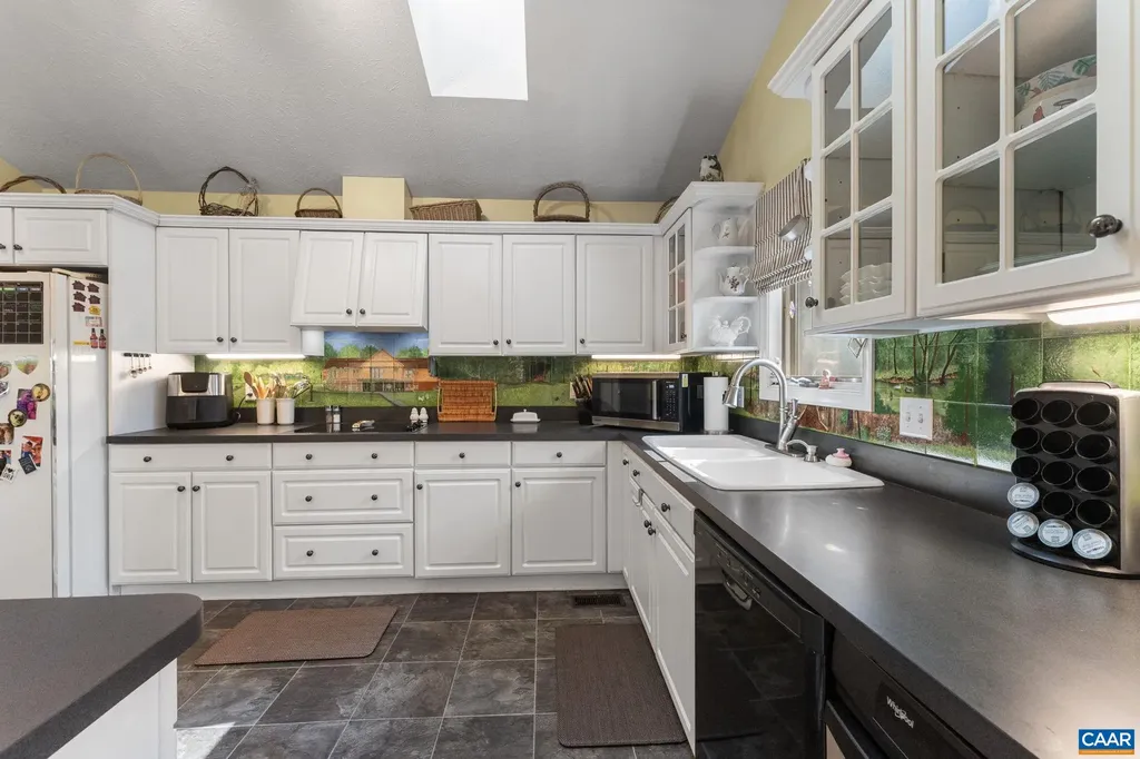 669 James River Road Scottsville VA 24590