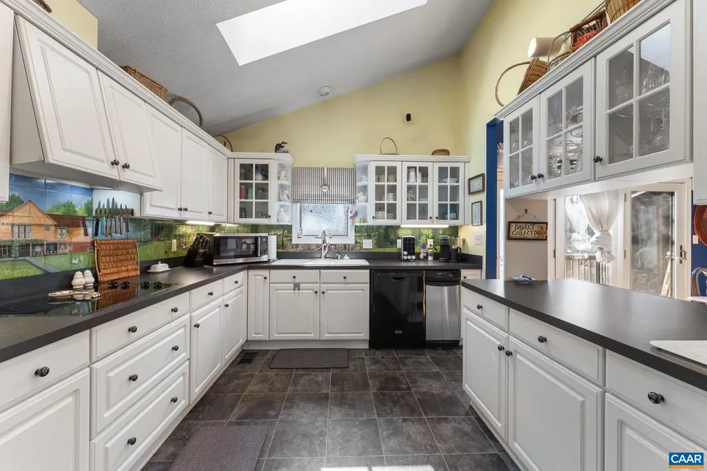 669 James River Road Scottsville VA 24590