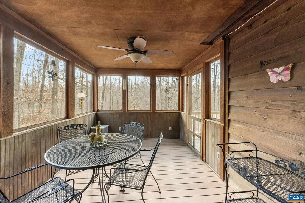 669 James River Road Scottsville VA 24590