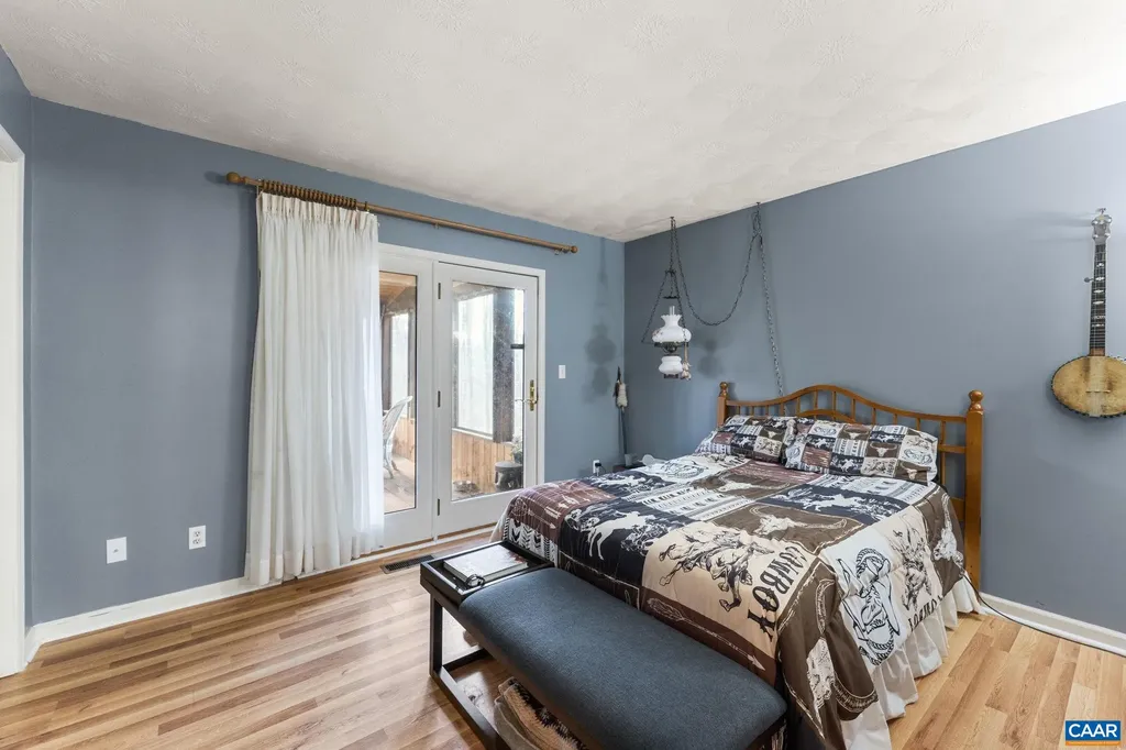 669 James River Road Scottsville VA 24590