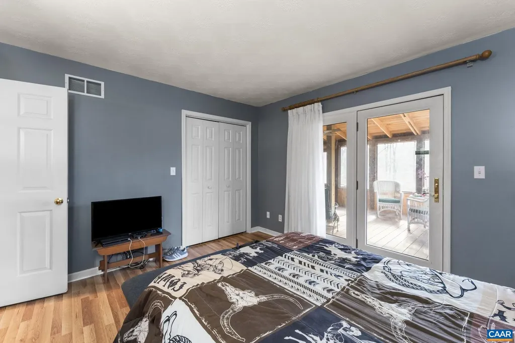 669 James River Road Scottsville VA 24590