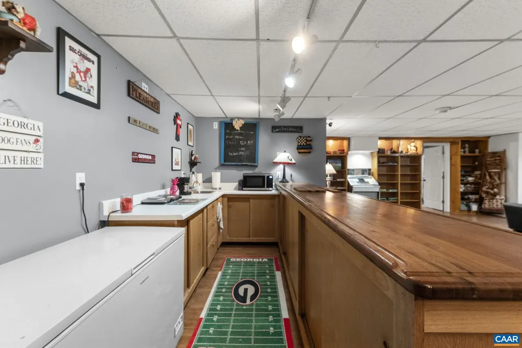669 James River Road Scottsville VA 24590
