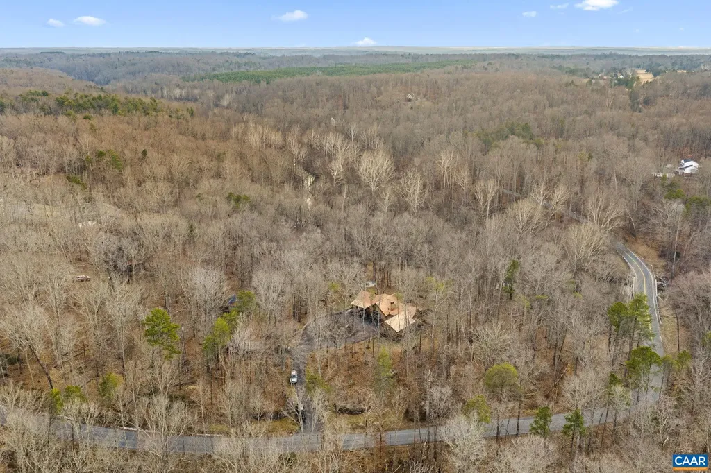 669 James River Road Scottsville VA 24590