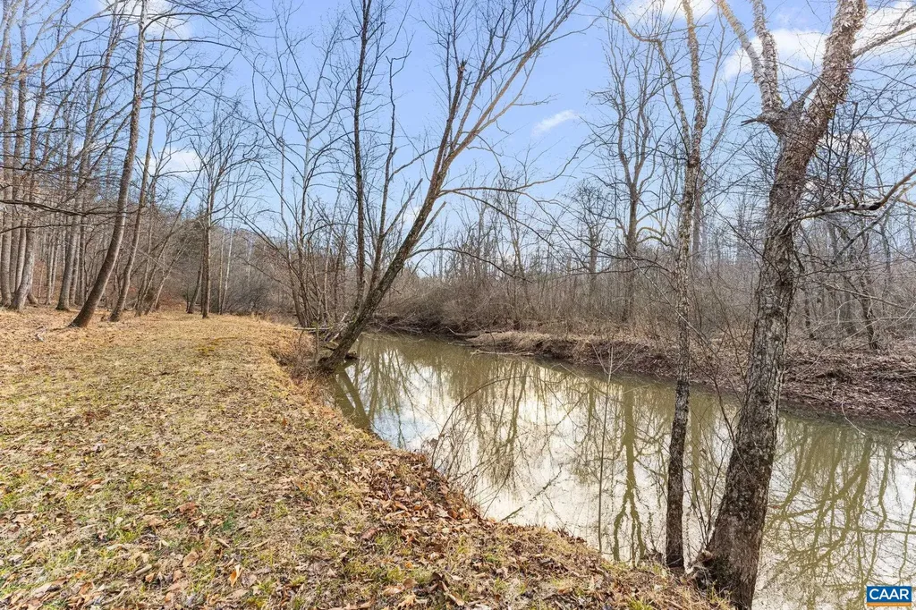 669 James River Road Scottsville VA 24590