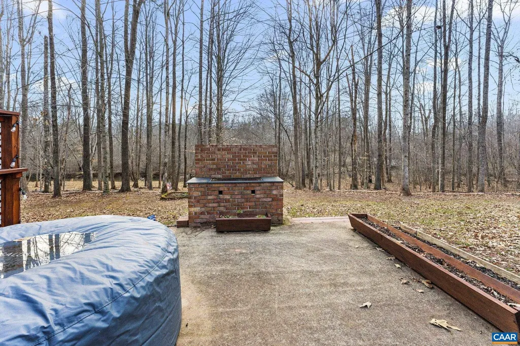 669 James River Road Scottsville VA 24590