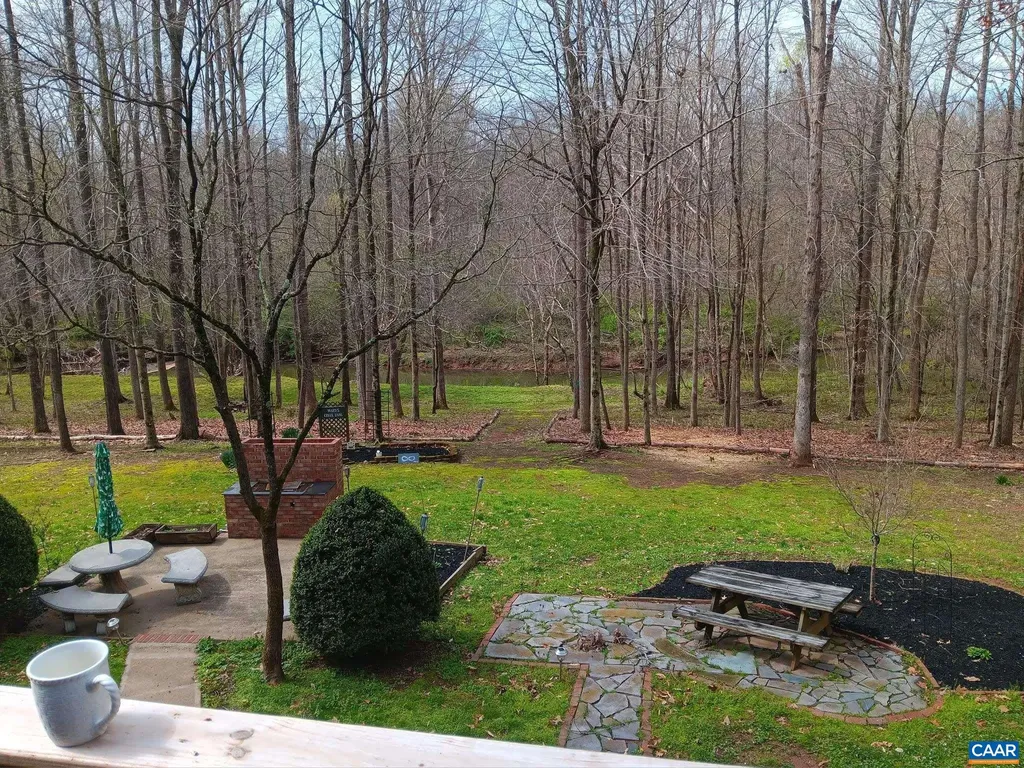 669 James River Road Scottsville VA 24590