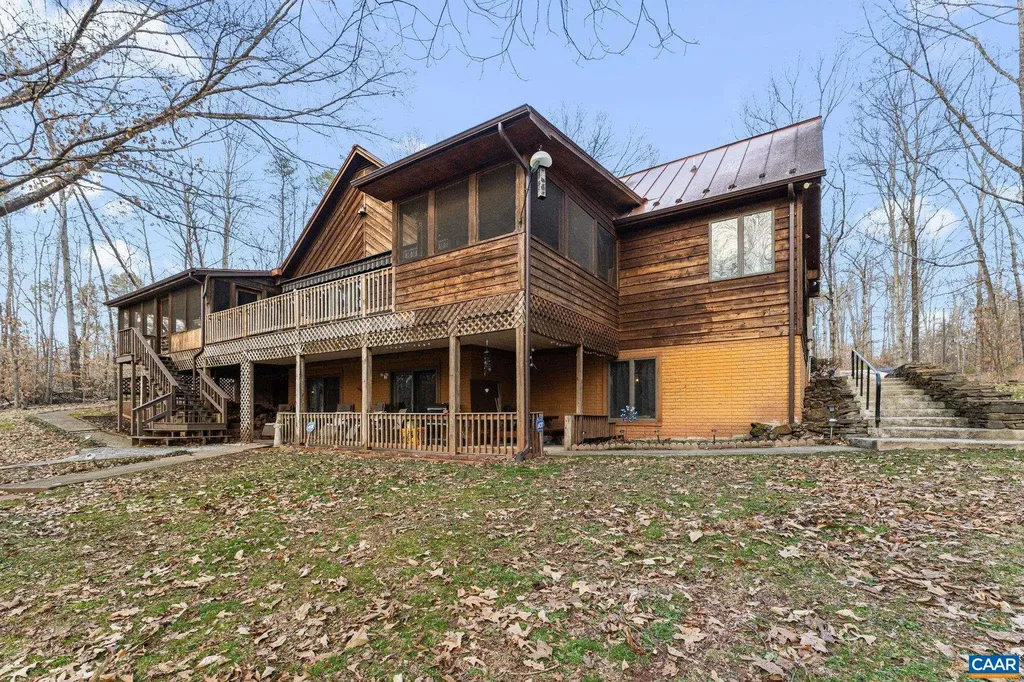 669 James River Road Scottsville VA 24590