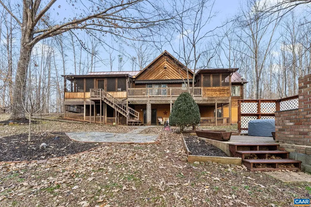 669 James River Road Scottsville VA 24590