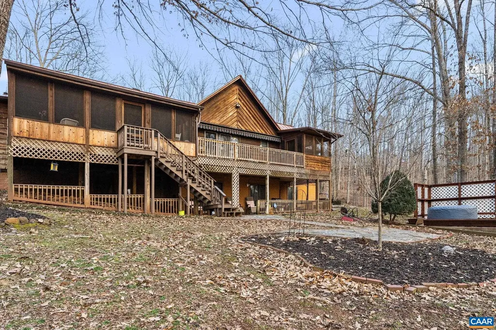 669 James River Road Scottsville VA 24590