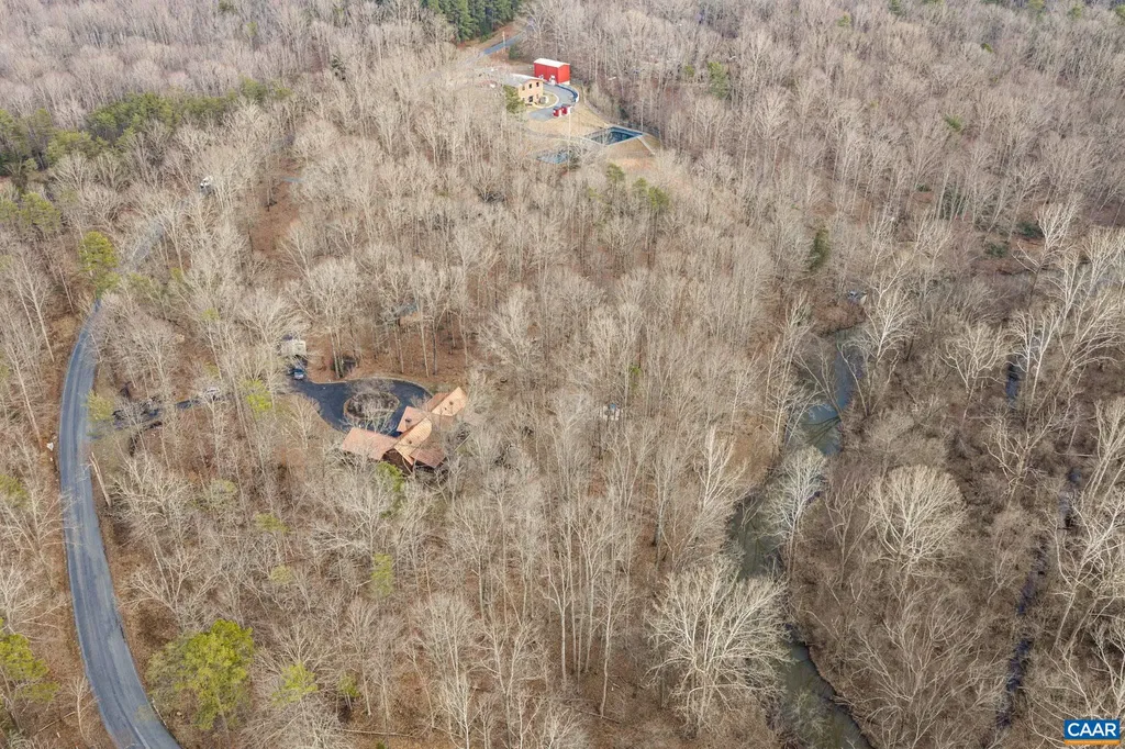 669 James River Road Scottsville VA 24590