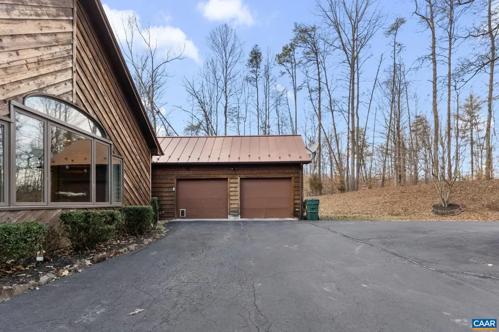 669 James River Road Scottsville VA 24590