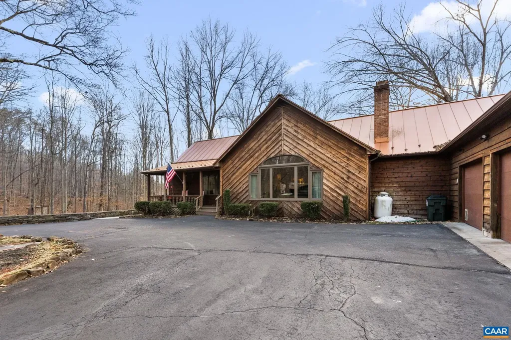 669 James River Road Scottsville VA 24590