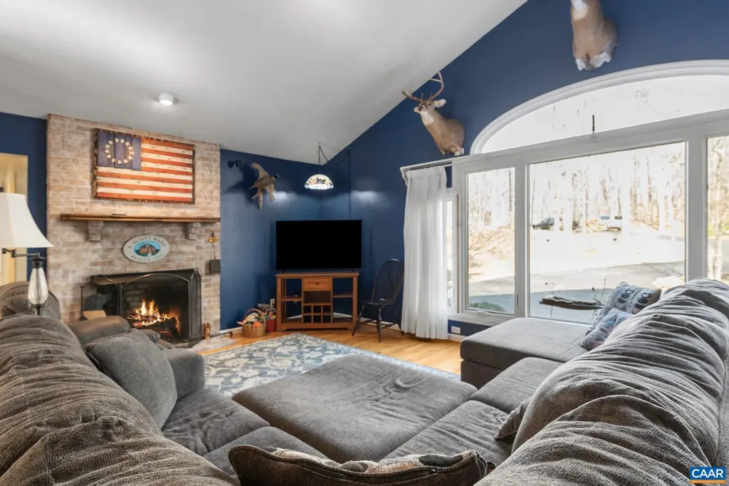 669 James River Road Scottsville VA 24590