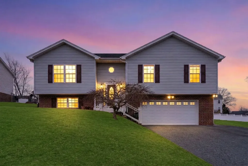 702 Stonewall Circle Staunton VA 24401