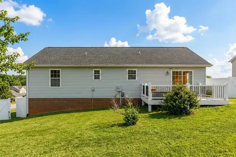 702 Stonewall Circle Staunton VA 24401