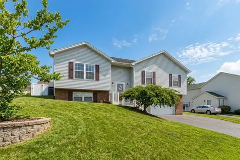 702 Stonewall Circle Staunton VA 24401