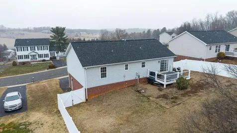 702 Stonewall Circle Staunton VA 24401