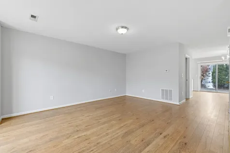 1038 Alexander Hamilton Lane Harrisonburg VA 22802