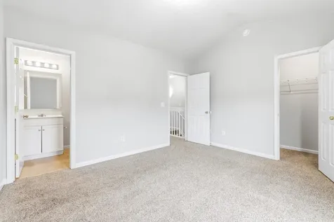 1038 Alexander Hamilton Lane Harrisonburg VA 22802
