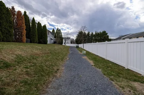 1038 Alexander Hamilton Lane Harrisonburg VA 22802