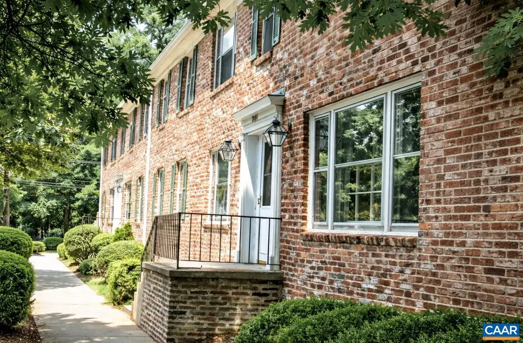2404 Barracks Court Charlottesville VA 22901