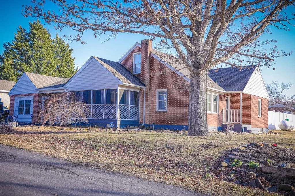 11 Two Wood Lane Staunton VA 24401