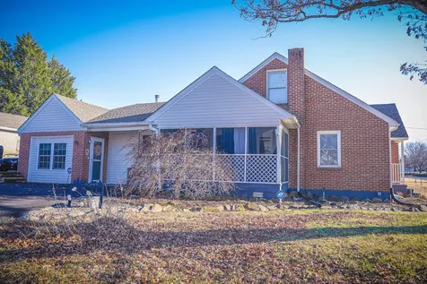 11 Two Wood Lane Staunton VA 24401