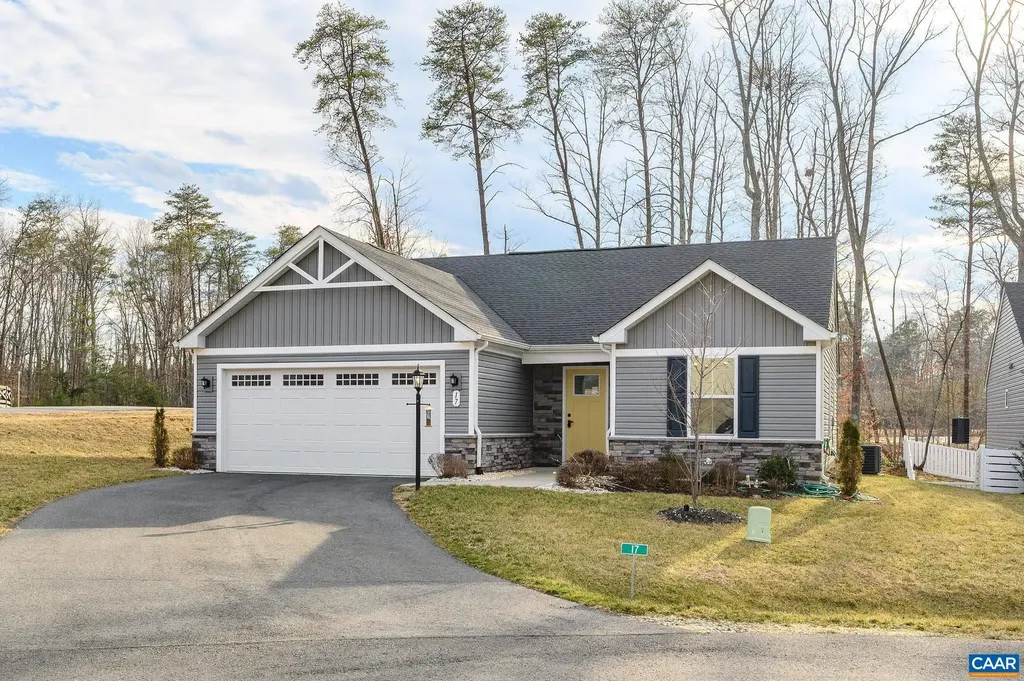 17 Archer Circle Palmyra VA 22963