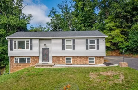 585 Hilltop Drive Staunton VA 24401