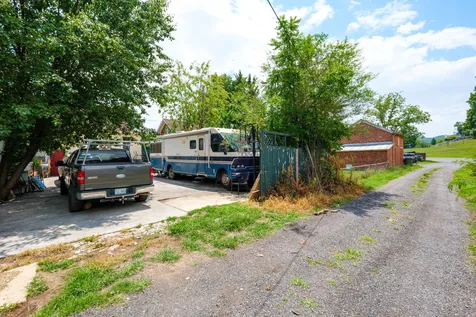 233 Bayard Avenue N Waynesboro VA 22980