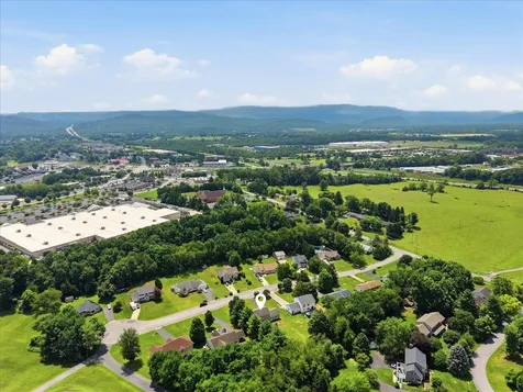 1836 Harvard Road Waynesboro VA 22980