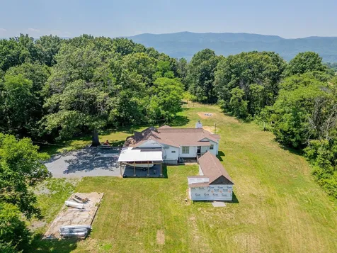 1200 Wahnona Avenue Shenandoah VA 22849