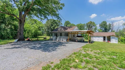 1200 Wahnona Avenue Shenandoah VA 22849