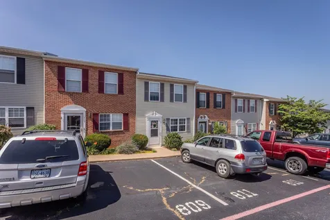 811 Northfield Court Harrisonburg VA 22802