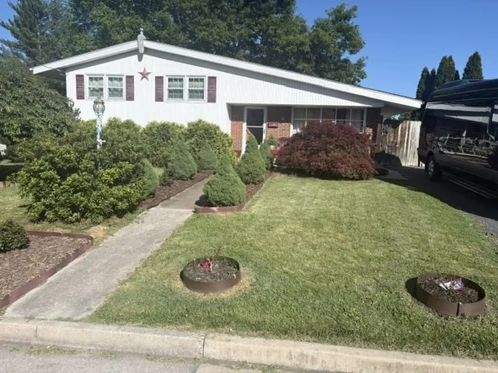 420 Laurel Avenue S Waynesboro VA 22980