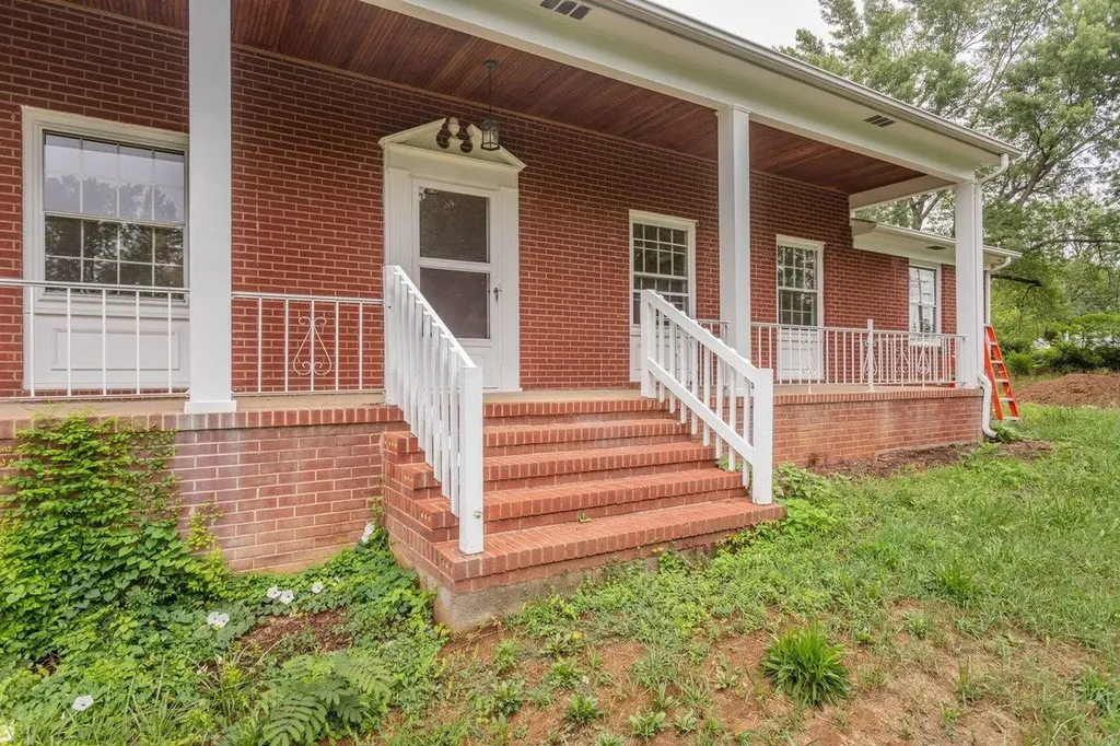 Harrisonburg VA, 937 Wren Way