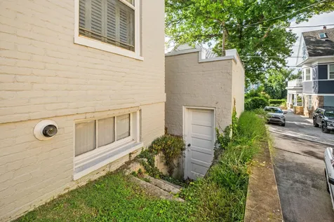 308 Vine Street Staunton VA 24401