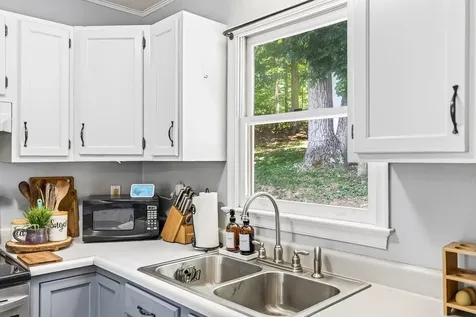 4695 East Side Highway Grottoes VA 24441