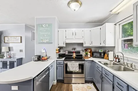4695 East Side Highway Grottoes VA 24441