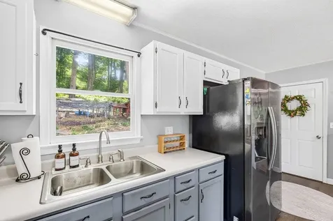 4695 East Side Highway Grottoes VA 24441