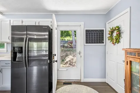 4695 East Side Highway Grottoes VA 24441