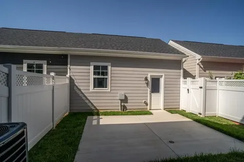 3262 Charleston Boulevard Rockingham VA 22801