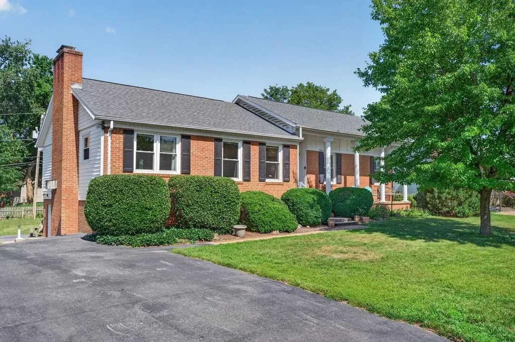 1126 Woodleigh Court Harrisonburg VA 22802