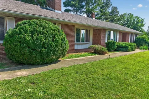 361 Howardsville Road Staunton VA 24401