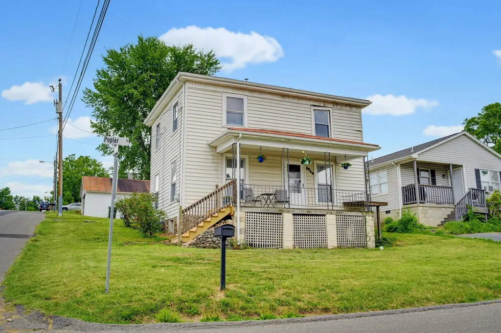 2202 Poplar Street Staunton VA 24401